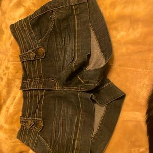 Adorable detailed Jean shorts